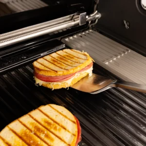 Duża Plancha Żeliwna Broil King do Grilli z Serii Regal i Imperial | Dwustronna | Smażenie na Stronie Ryflowanej | Smash Burgery, Smażenie | Dynamic24 Bielsko-Biała