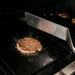 Praska do Smash Burgerów Broil King | Smash Burger w Trakcie Smażenia