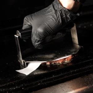 Praska do Smash Burgerów Broil King | Formowanie Smash Burgera na Żeliwnej Planchy