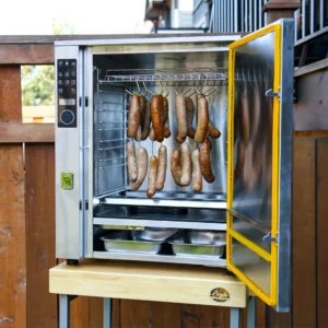 Profesjonalna wędzarnia elektryczna Bradley P10 Smoker z regulatorem PID i zaawansowanymi funkcjami cyfrowymi i automatyzacją | Wędzenie kiełbasek lifestyle | Dynamic24 Bielsko-Biała